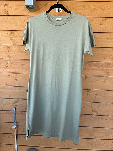 Filippa K T-paitamekko, uusi