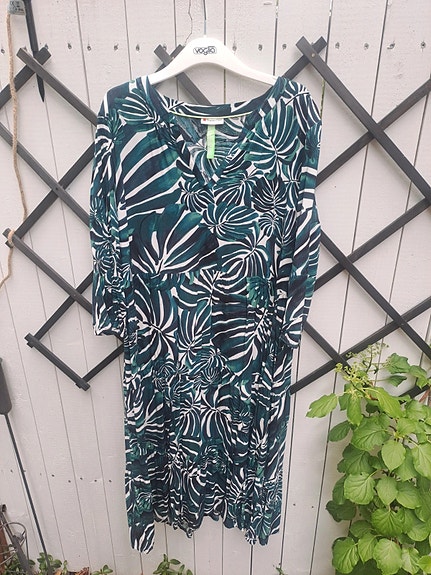 Pitkä mekko