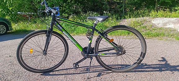 erittäin hyväkuntoinen ja vähän ajettu Whisper 28" maastopyörä.