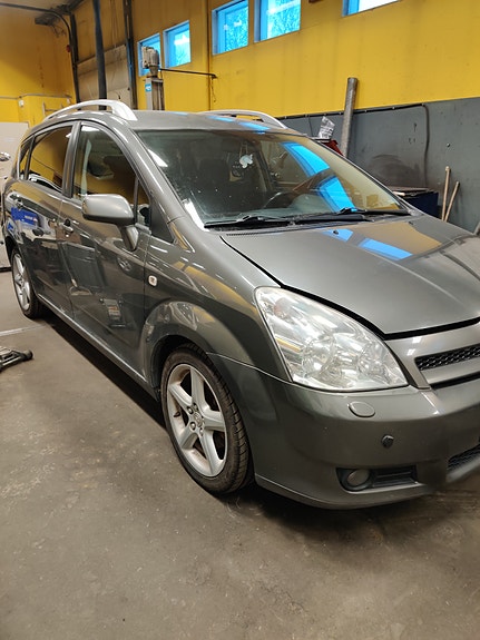 Myydään varaosiksi Toyota