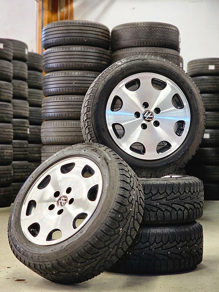 16" oem VW/AUDI vanteet hyvillä renkailla