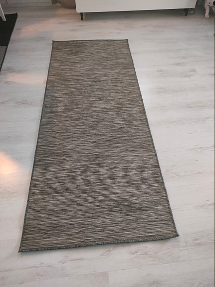 Kaksi mattoa 80x200