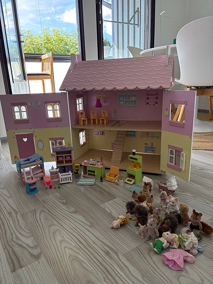 Le toy van nukketalo ja tarvikkeet