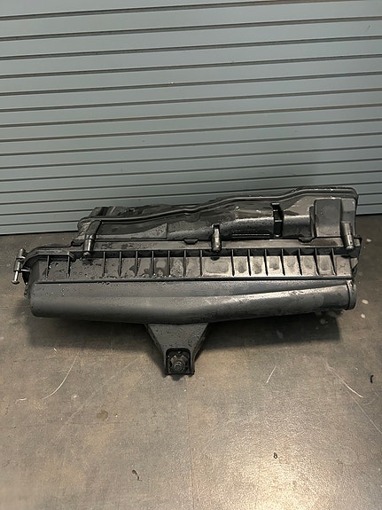 Citroen C4 mk2 1.6 bensan ilmansuodatinkotelo