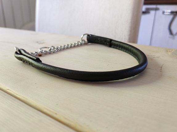 Nahkainen puolikuristava panta 30cm
