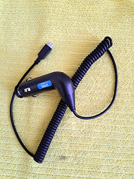 Auton micro-USB autolaturi puhelimelle