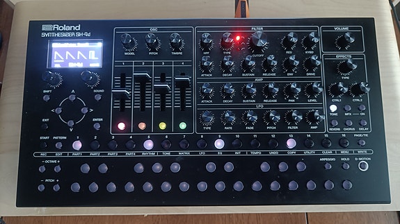 Roland SH-4d