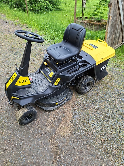 Päältäajettava ruohonleikkuri fxa