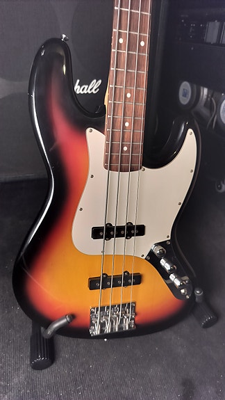 Eko VJB-200 sähköbasso – siisti Jazz Bass -tyylinen basso kitara
