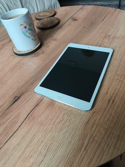Apple iPad mini 2 – 16 Gt, hopea – toimiva