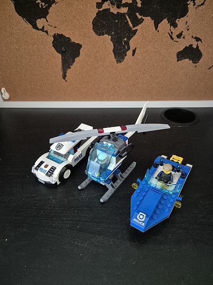 Lego poliisi ajoneuvoja