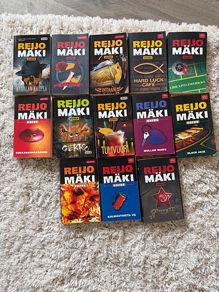 Reijo Mäki: Vares dekkaripaketti
