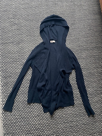 Hollister S-koon siisti ja rento hupullinen neuletakki