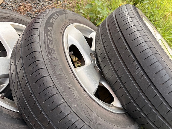Mercedes vanteet ja renkaat 15 tuumaa