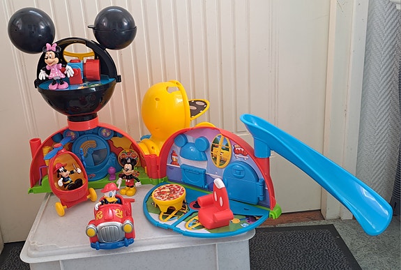 Mikki Hiiren kerhotalo leluja
