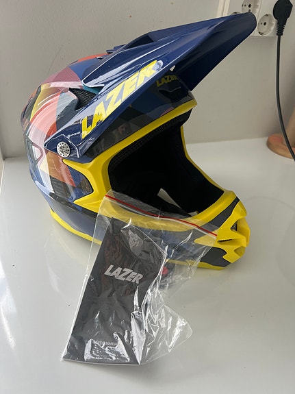 Lazer Crossi / BMX fullface kypärä uusi L