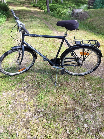 Myytävänä miesten polkupyörä