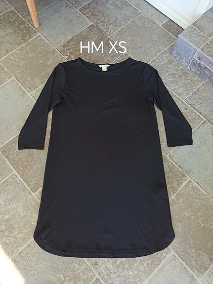 H&M Basic musta minimekko XS väljä malli tunika 3/4 hihat