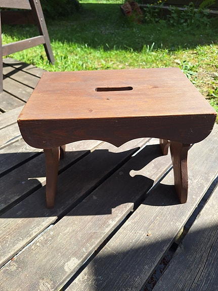 Pieni jakkara L116
