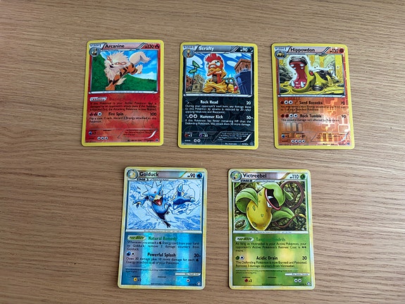Pokemon-kortteja reverse holo