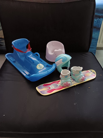 Baby born pulkka, potta, kypärä ja minisnowboard