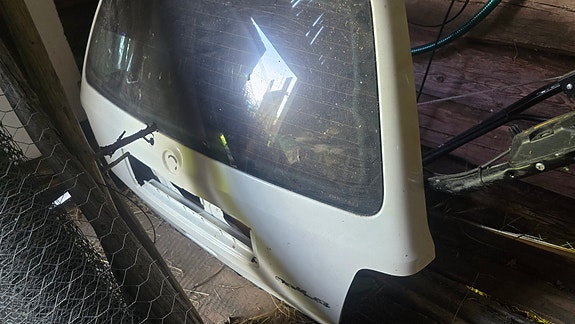 VW GOLF 3 Ruosteeton Takakontin luukku