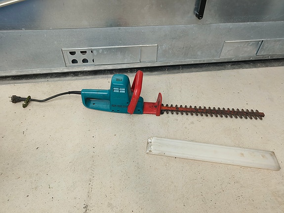 Makita UH4510 pensasleikkuri 450 mm 450W