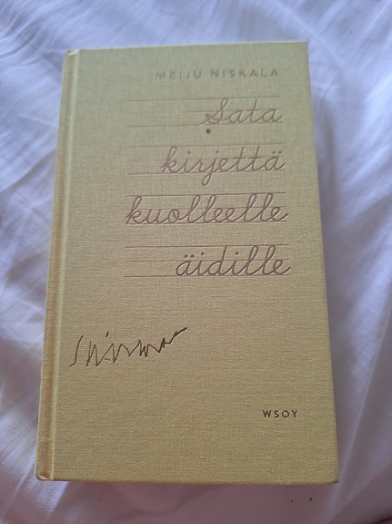 Sata kirjettä kuolleelle äidille