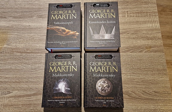 Game Of Thrones kirjat 1-4
