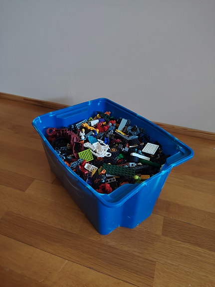 Laatikollinen legoja