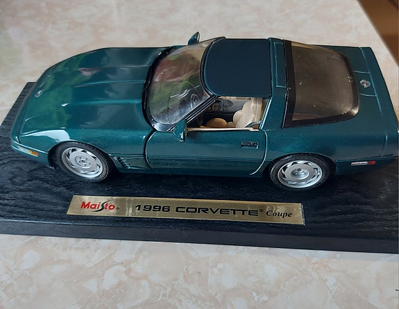 Maisto 1986 Corvette Coupe pienoismalli vihreä