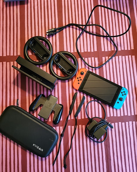 Nintendo Switch 1 -pelikonsoli tarvikkeineen