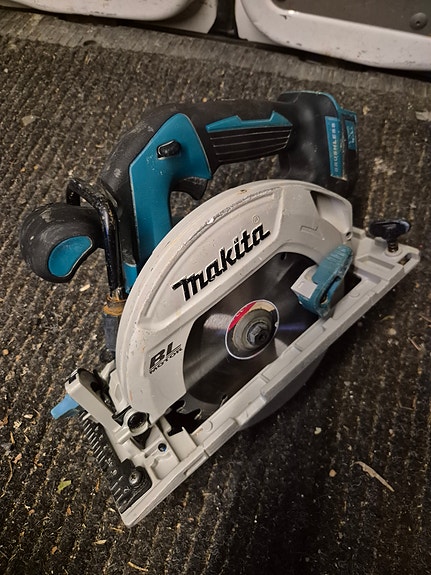 Makita DHS680 Akkupyörösaha