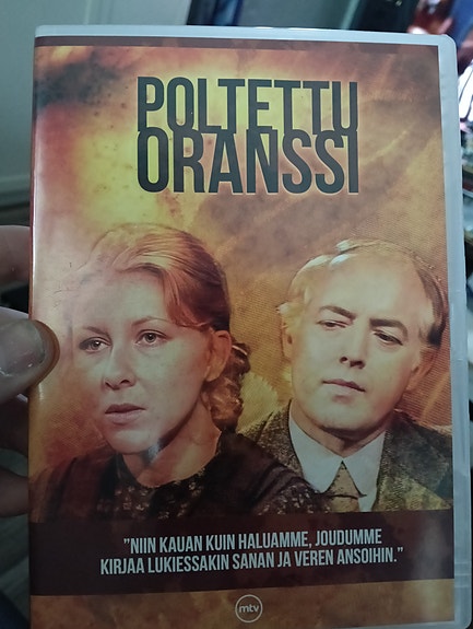 Poltettu oranssi