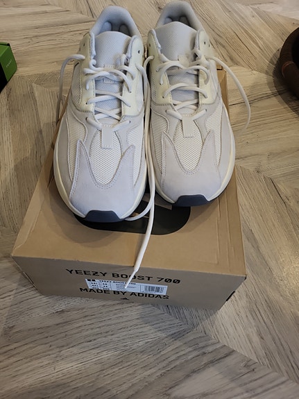 yeezy boost 700