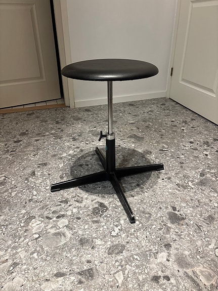 Martelan vanha säädettävä jakkara