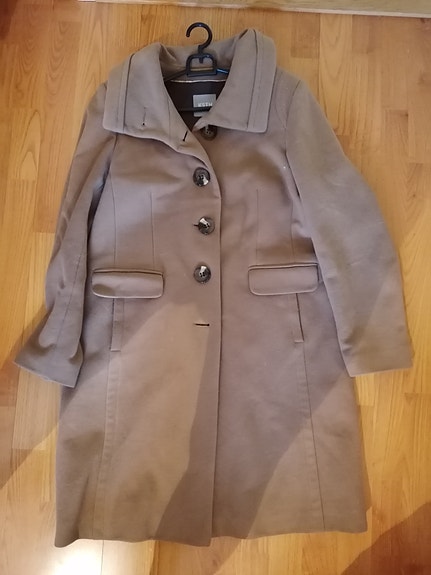 Myydään pitkä takki, hinta 5€