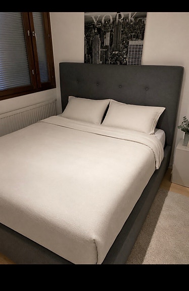 Jysk sänky harmaa runkopatja 160x200