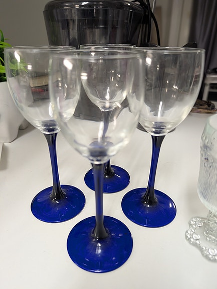 IKEA viinilasit ja jalalliset juomalasit, yhteensä 8 kpl