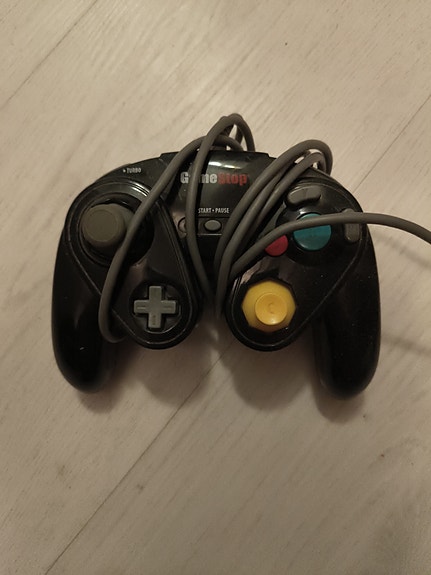 GameStop GameCube-ohjain musta