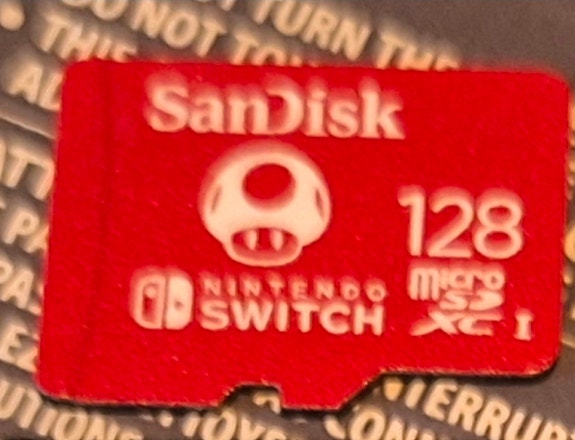 MicroSD-muistikortteja – 256GB ja 128GB