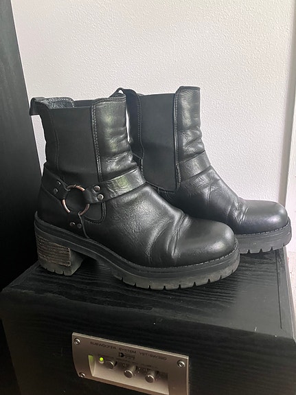 Bootsit/nilkkurit 39