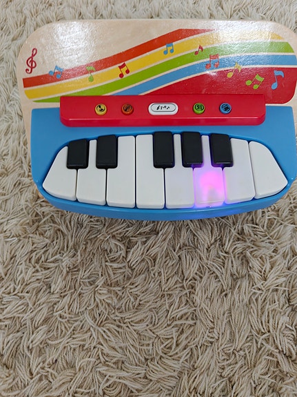 Piano eri äänillä