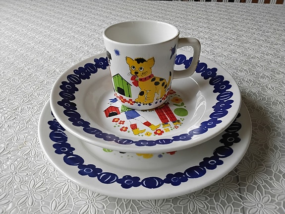 KENNEL  lastenastiasto, vintage