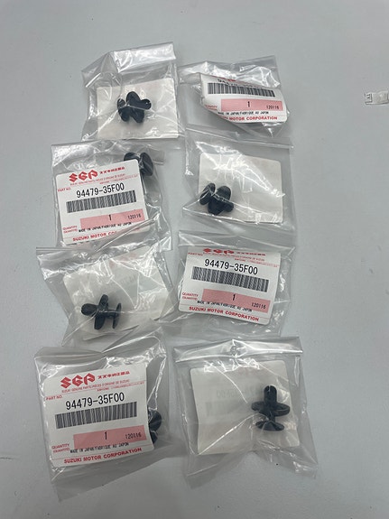Suzuki Hayabusa alakate 6.5mm Muoviniitti