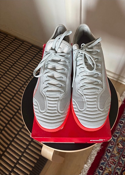 Puma 365 Sala 1 futsal-kengät koko 40 harmaa/punainen.