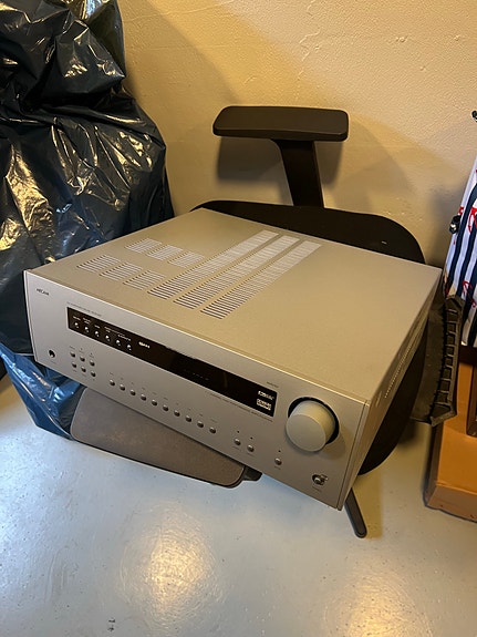 Arcam A/V surround-vahvistin hopea