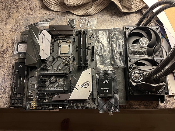 Asus ROG Strix Z370-F Gaming + i7-8700K + 16GB HyperX 2666mhz | Tori