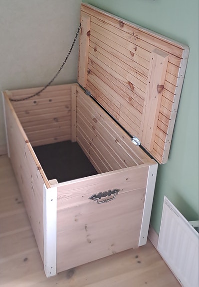 Puinen säilytysarkku