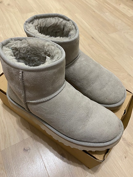 UGG
